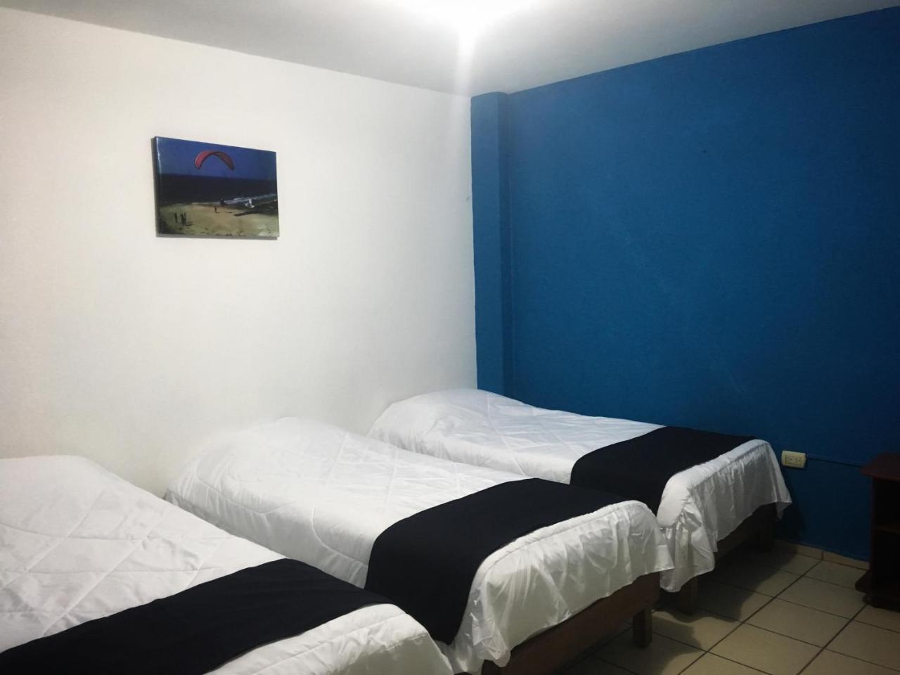 Hostal Albatros Manta Buitenkant foto