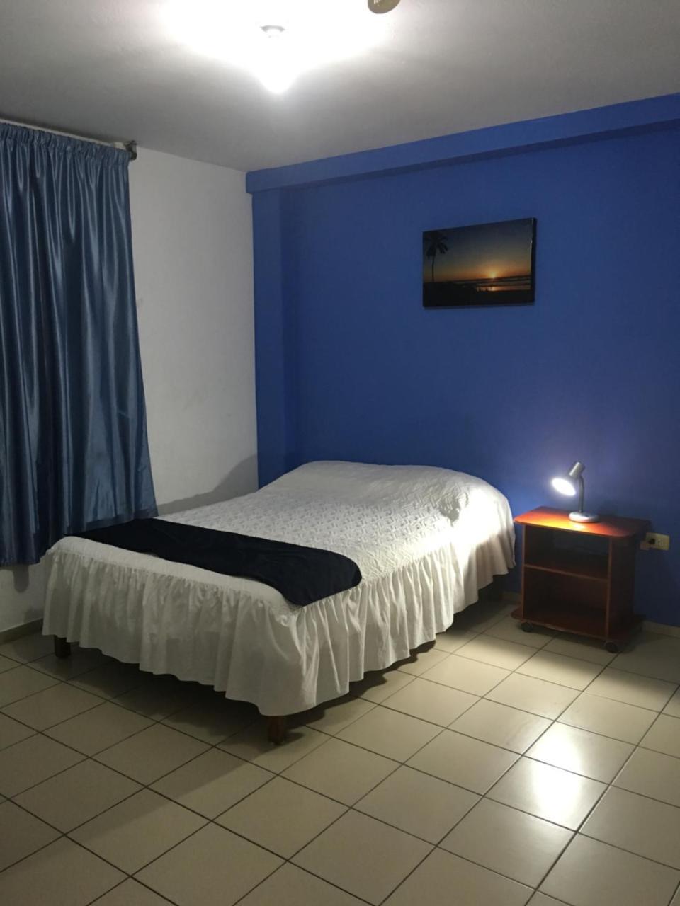 Hostal Albatros Manta Buitenkant foto