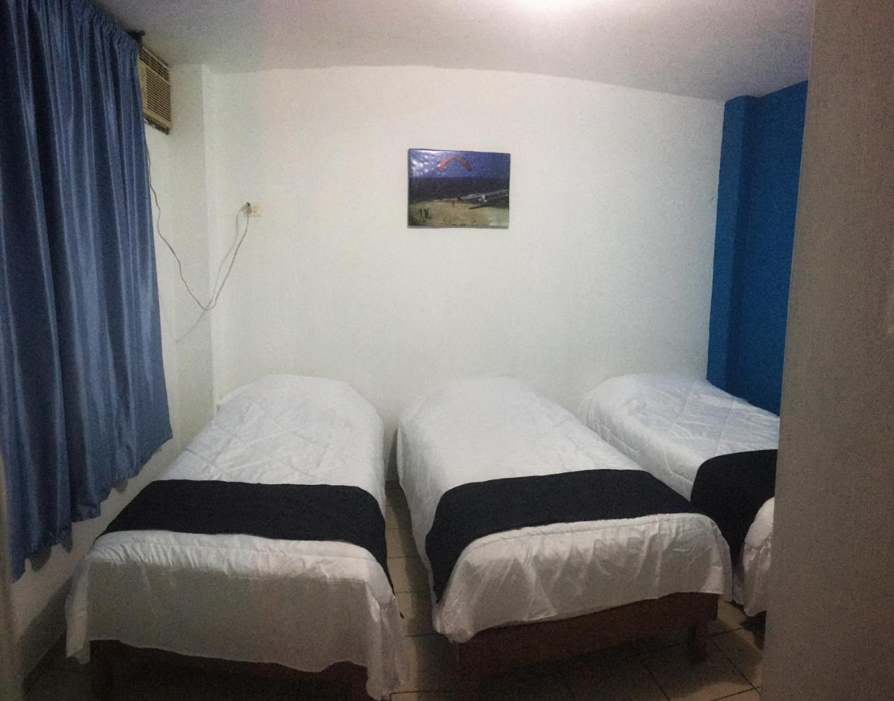 Hostal Albatros Manta Buitenkant foto