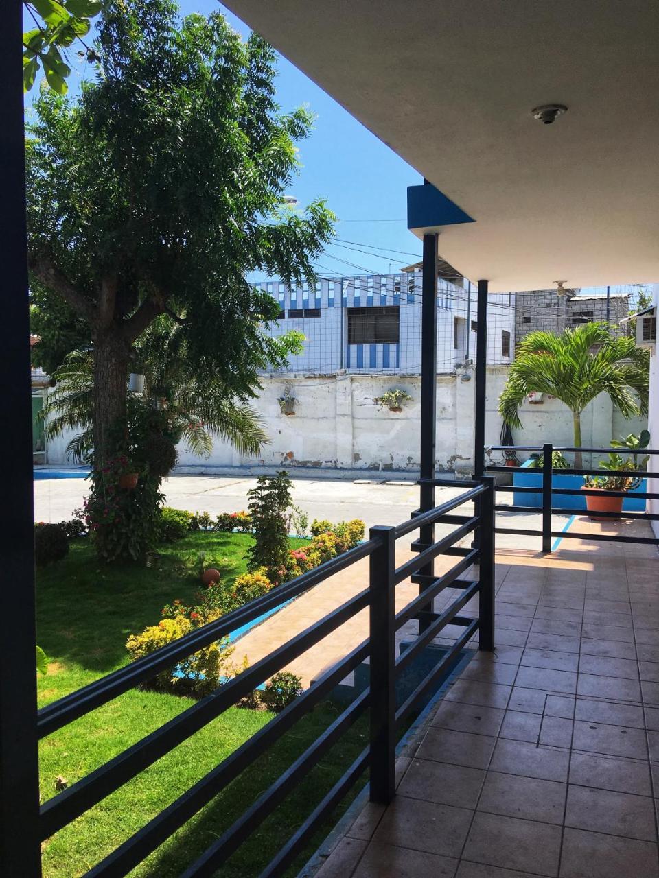 Hostal Albatros Manta Buitenkant foto